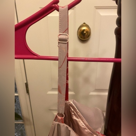 NWOT CITY CHIC FLORAL COLD SHOULDER DRESS SIZE L/20 - Picture 8 of 9